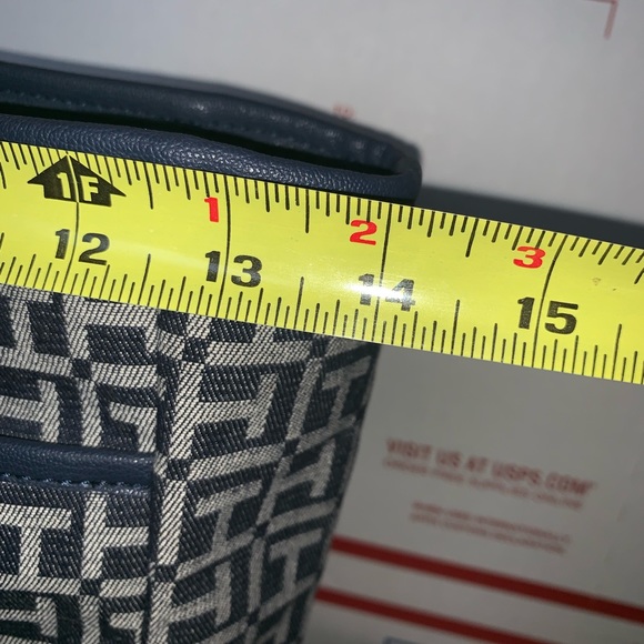 Hilfiger Shoulder Bag - Picture 7 of 8